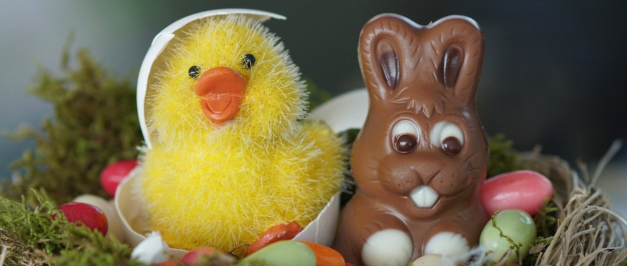 Osterküken und Osterhase