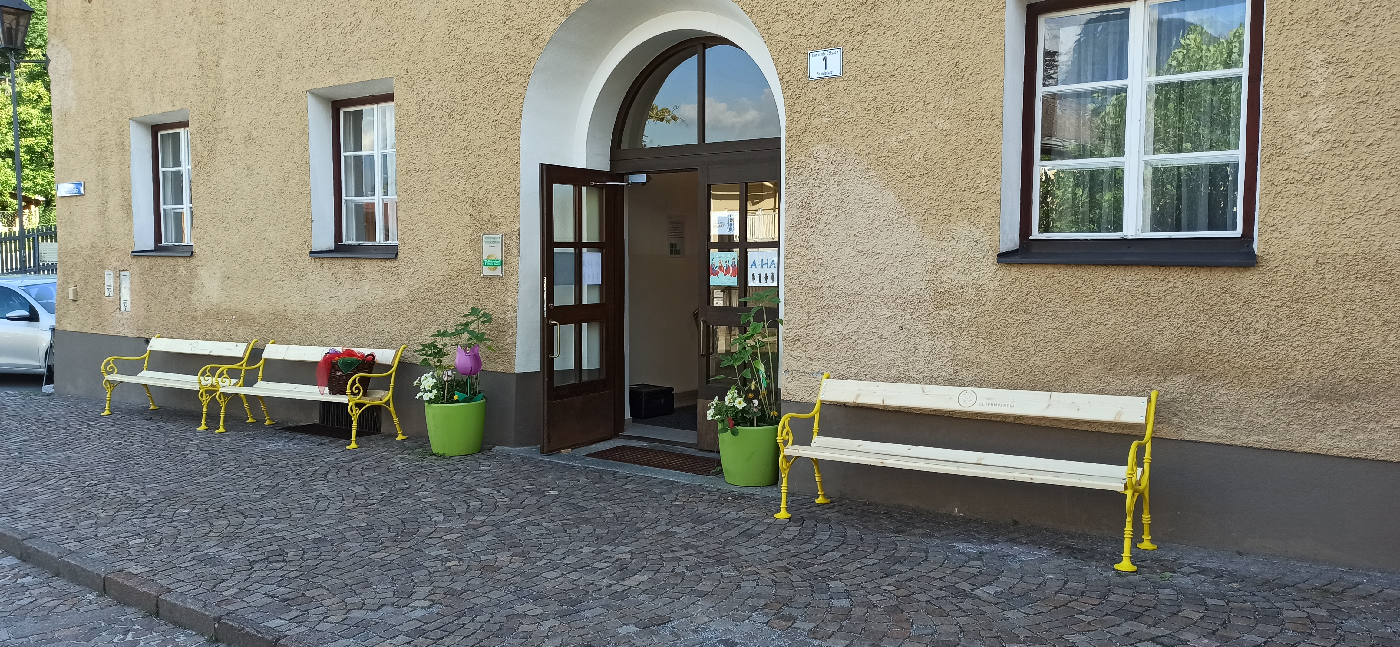 die neuen Bänke - ein Blickfang