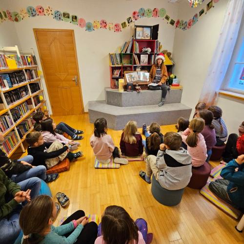 Autorin liest aus Buch vor