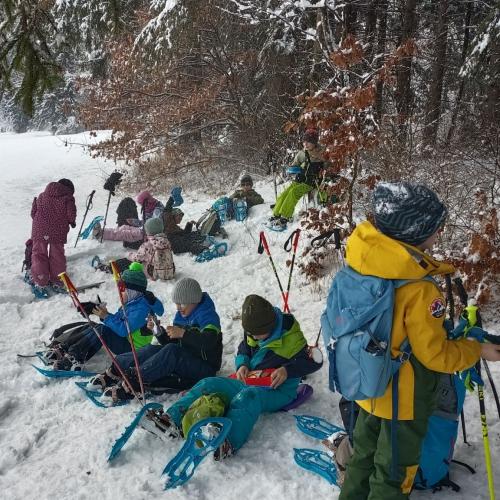 KInder bei der Jause