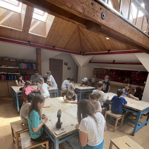 KInder feilen und schleifen