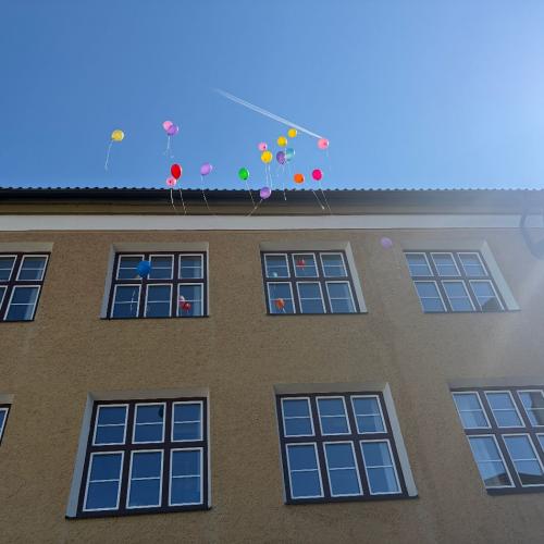 Luftballons steigen auf